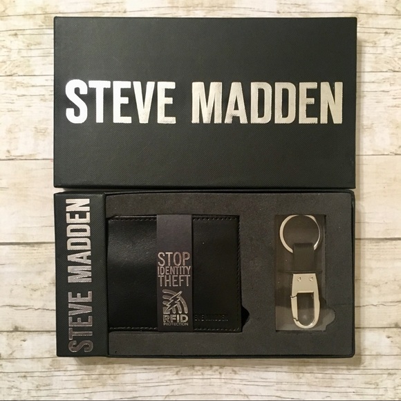 Steve Madden Men’s Wallet and Key Chain Set - Picture 6 of 8